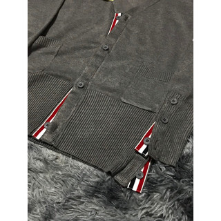 TB - ÁO KHOÁC LEN NAM NỮ CARDIGAN CASHMERE THOM BROWN XÁM 4 SỌC TRẮNG, ĐỦ TAGS, CỜ SAU GÁY, MENSWEAR WOMENSWEAR CARDIGAN