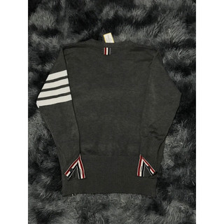 TB - ÁO KHOÁC LEN NAM NỮ CARDIGAN CASHMERE THOM BROWN XÁM 4 SỌC TRẮNG, ĐỦ TAGS, CỜ SAU GÁY, MENSWEAR WOMENSWEAR CARDIGAN