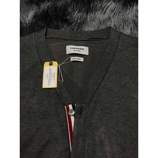 TB - ÁO KHOÁC LEN NAM NỮ CARDIGAN CASHMERE THOM BROWN XÁM 4 SỌC TRẮNG, ĐỦ TAGS, CỜ SAU GÁY, MENSWEAR WOMENSWEAR CARDIGAN