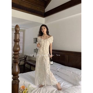 đầm trắng tinh khôi