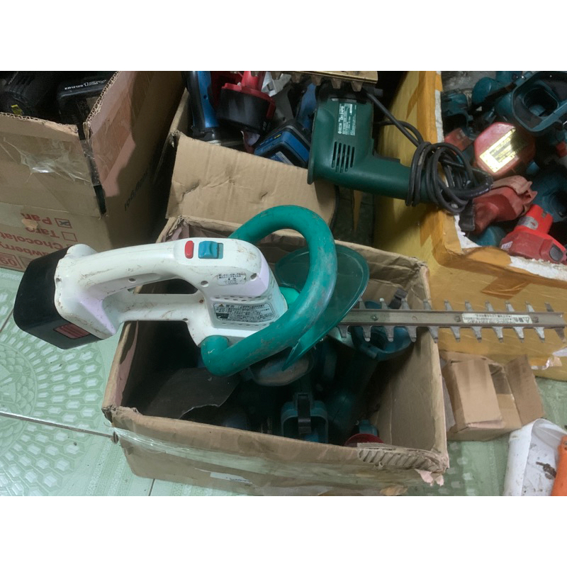 Máy cắt tĩa hàng rào Nhật bãi sử dụng điện 220v