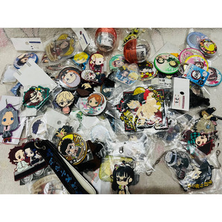 Lucky box móc ,huy hiệu anime hàng chính hãng
