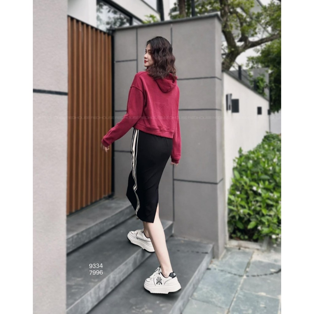 Áo nỉ mũ dáng vừa COMMITING