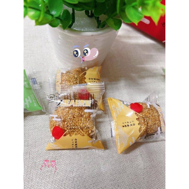 Bánh mochi mix vị hoa quả và mè đen thùng 2kg date 2/2024