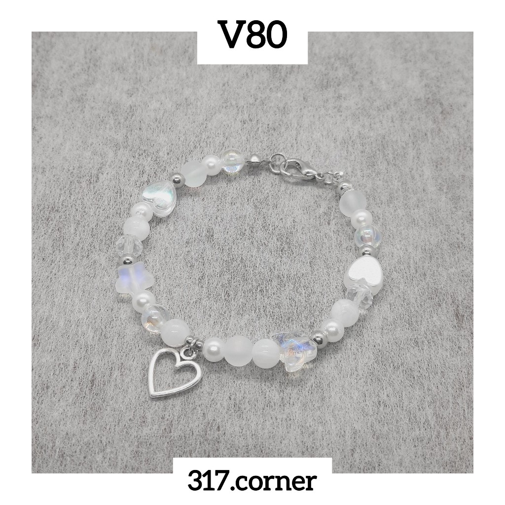Vòng tay hạt cườm phối charm + mặt trái tim - V80 - 317.corner