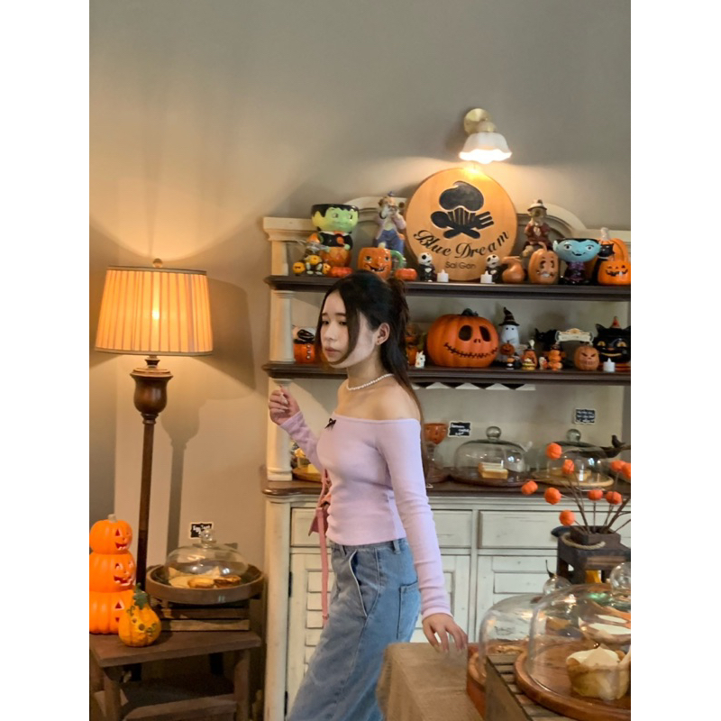 Emlaine.sg Áo tím pastel trắng da tay dài hở lưng trái tim