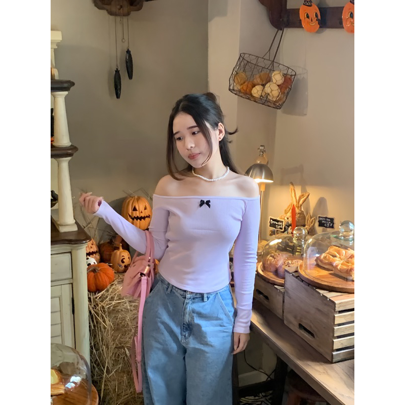 Emlaine.sg Áo tím pastel trắng da tay dài hở lưng trái tim