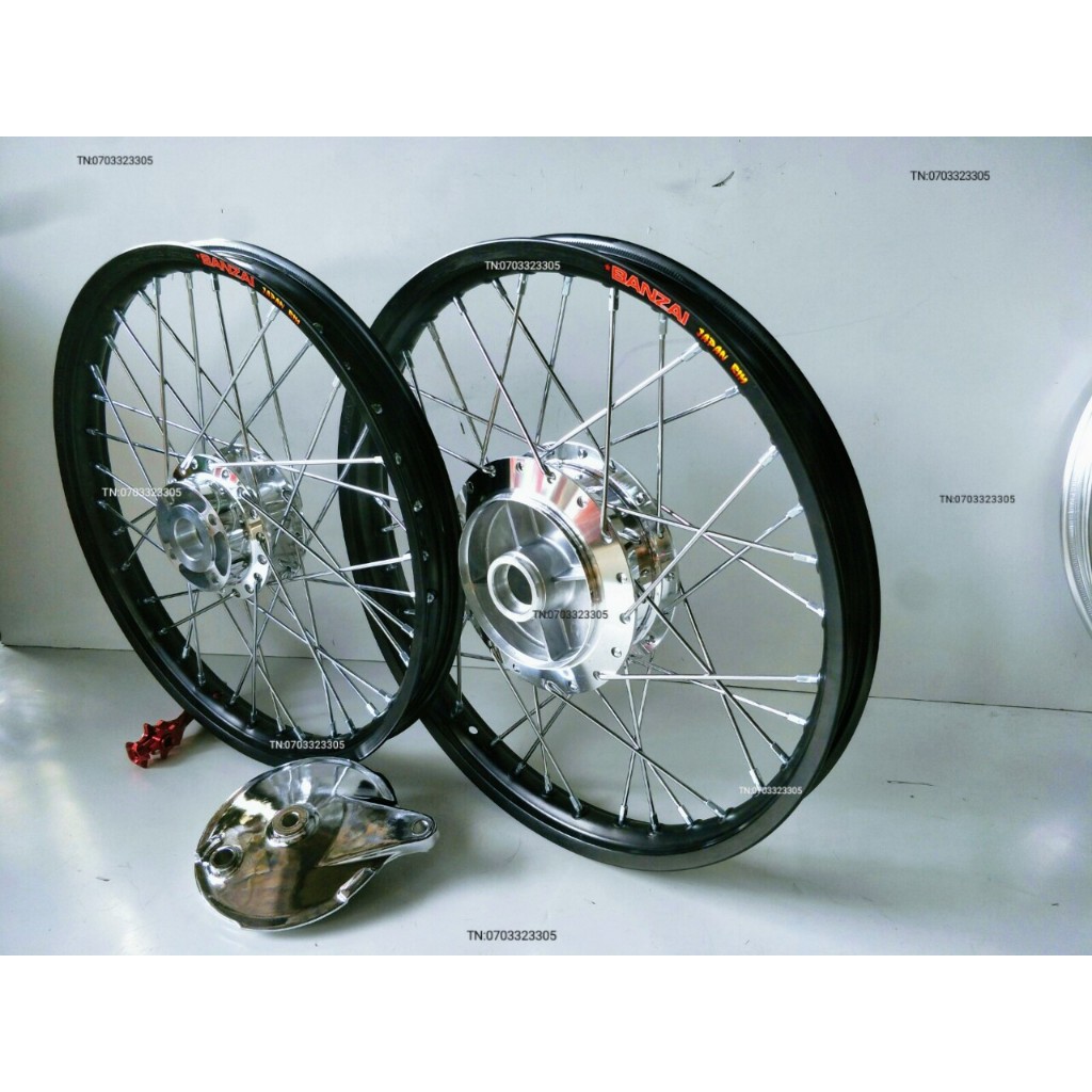 CẶP BÁNH CĂM SIRIUS .EXCITER 2010 NIỀN NHÔM BAN ZAI. DALE.SOLUTER. SHARK SPEED THÁI .CĂM ĐÙM MẠ CROM .KÈM MÁ .PÁT MÀU .