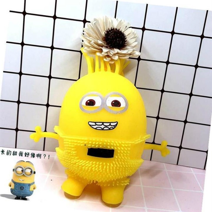 Đồ Chơi Minion Cao Su Cầm Tay Phát Sáng Cho Bé