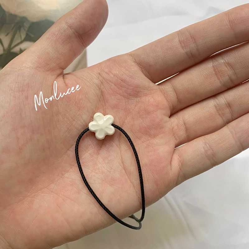 Vòng charm gốm hoa cúc trắng