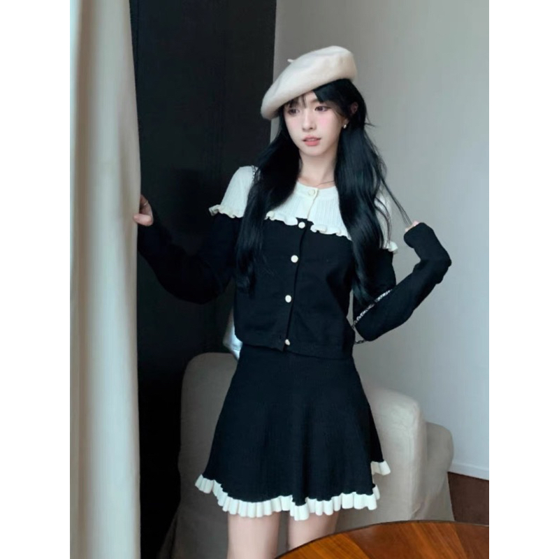 Set Áo Len Tay Dài Phối Cổ Ren Trắng Kèm Chân Váy - Hàng Có Sẵn