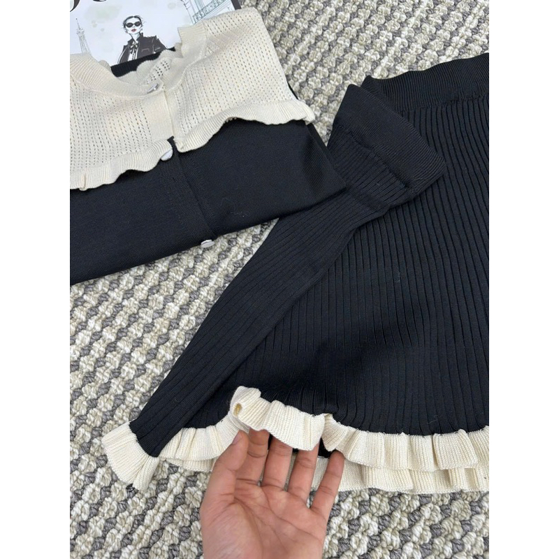 Set Áo Len Tay Dài Phối Cổ Ren Trắng Kèm Chân Váy - Hàng Có Sẵn