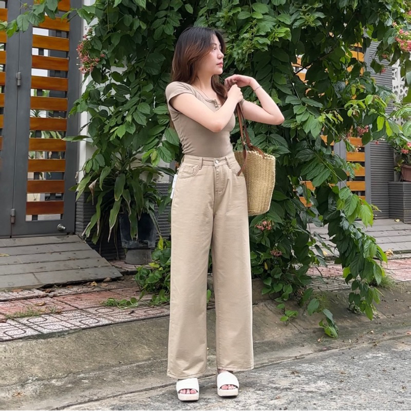 Quần jean ống suông túi nấp sau