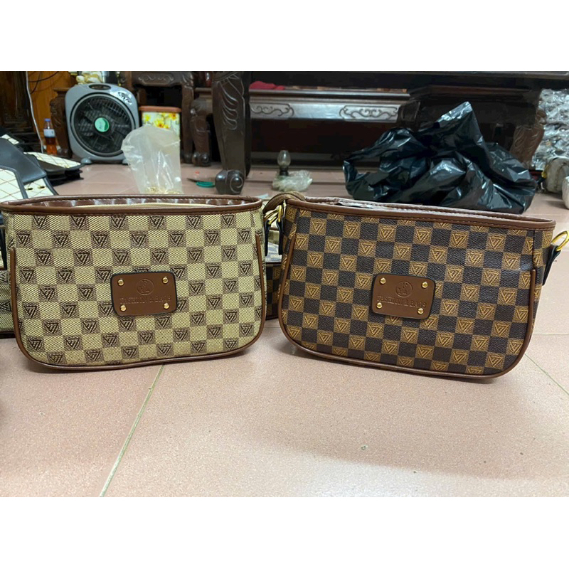 Túi đeo chéo vân ô dây dù hoạ tiết mác da mẫu mới