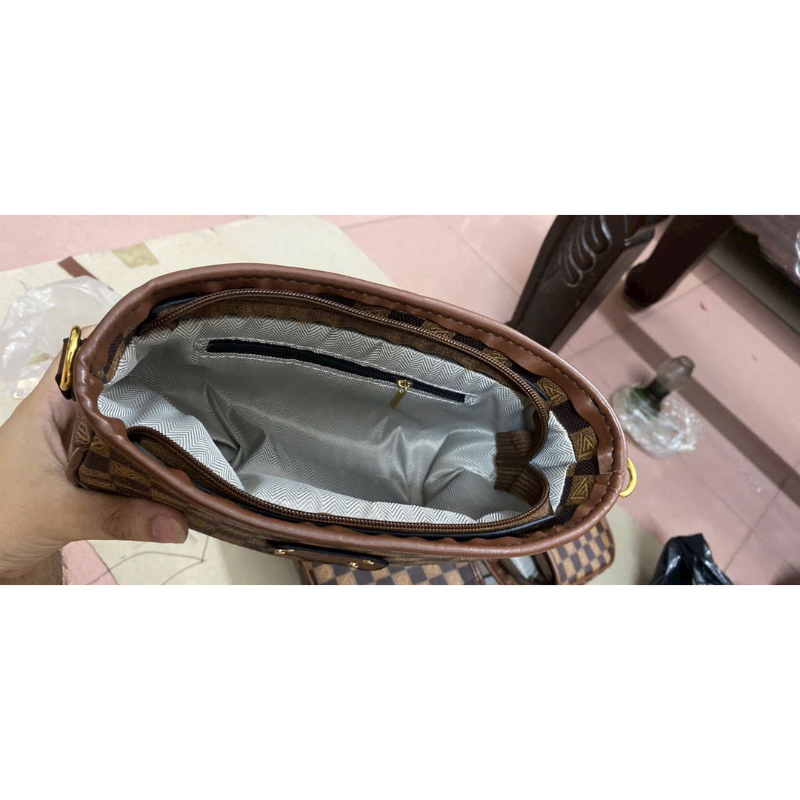 Túi đeo chéo vân ô dây dù hoạ tiết mác da mẫu mới