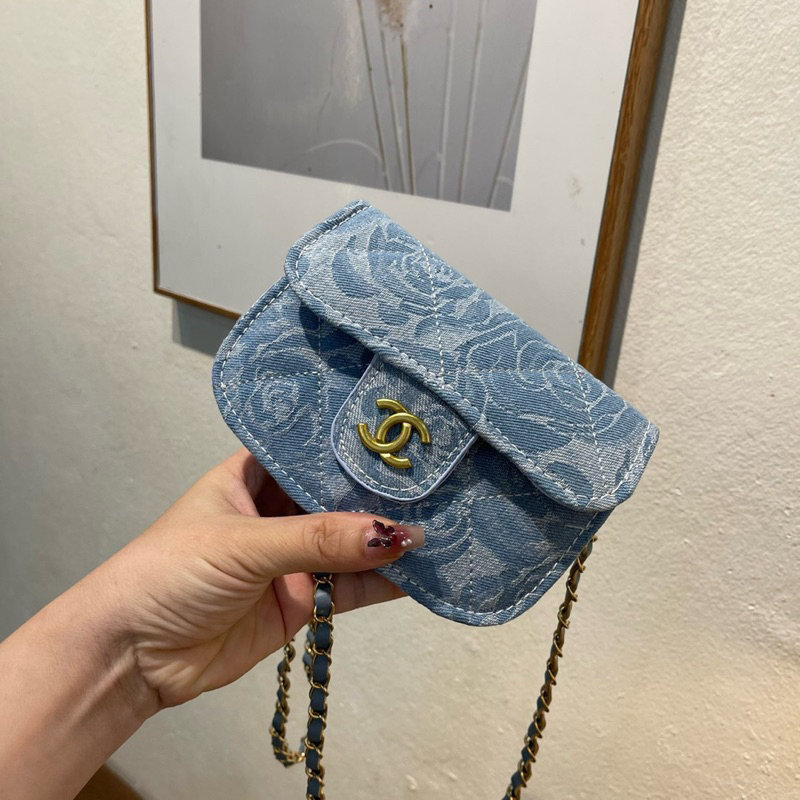 Túi mini đeo chéo vải bò xanh logo mác x