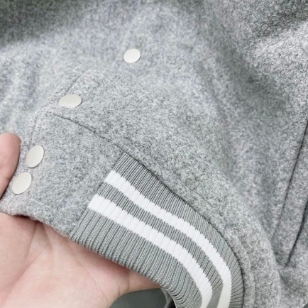 Áo Khoác Bomber Dạ Saint Laurent Nam Nữ Trơn Thêu Chữ Da Mặt Sau Bo Chun Kẻ Trắng Hai Lớp Bao Dày Dặn Đẹp Siêu Hot