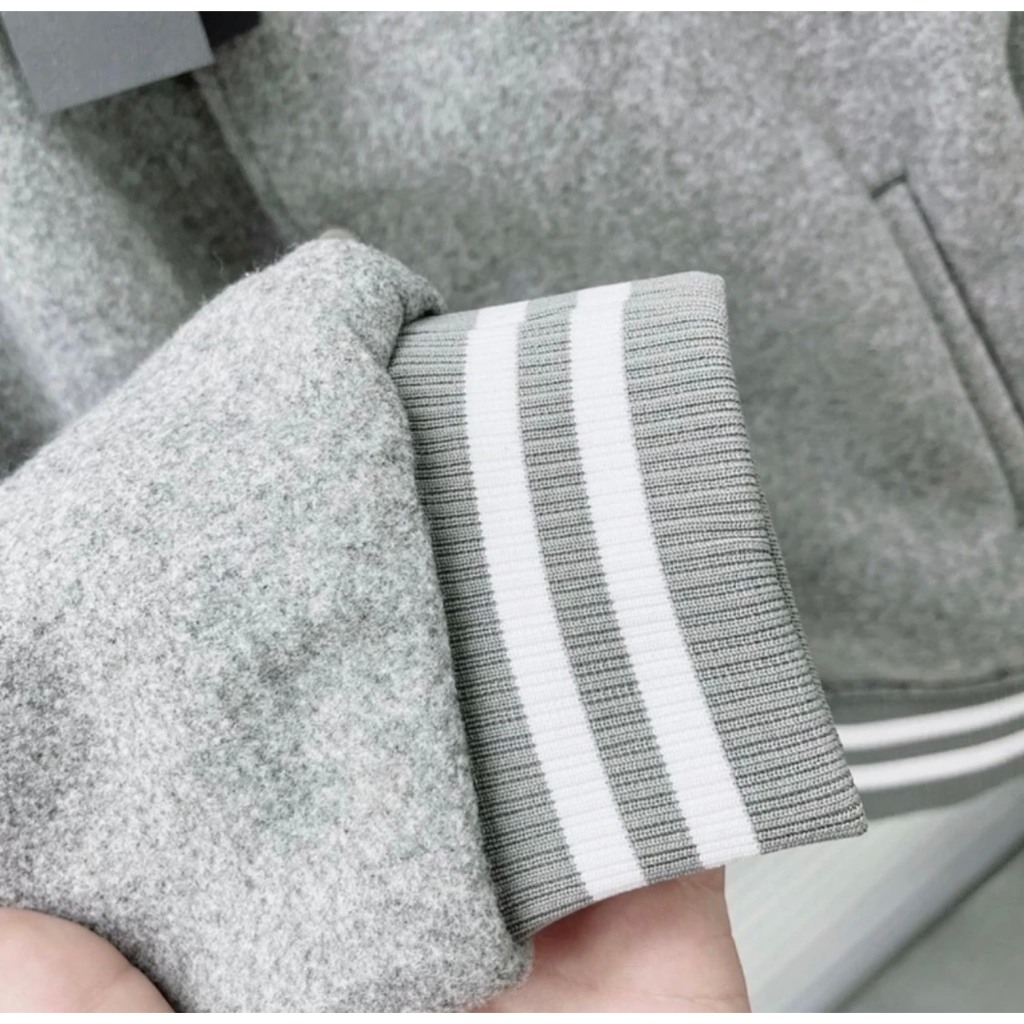 Áo Khoác Bomber Dạ Saint Laurent Nam Nữ Trơn Thêu Chữ Da Mặt Sau Bo Chun Kẻ Trắng Hai Lớp Bao Dày Dặn Đẹp Siêu Hot