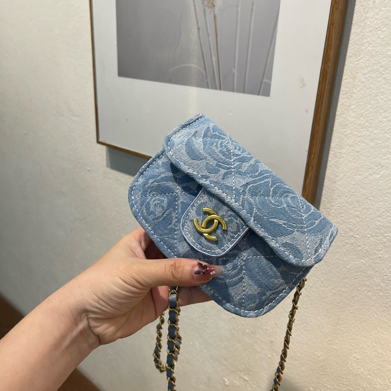 Túi mini đeo chéo vải bò xanh logo mác x