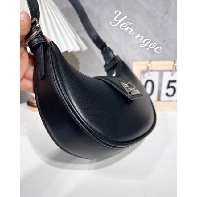 Túi xách dáng bầu khoá tam giác