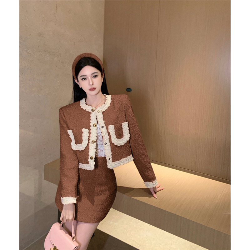 Set dạ tweed áo khoác dáng ngắn phối viền ren bèo, 2 túi vuông, kèm chân váy chữ A