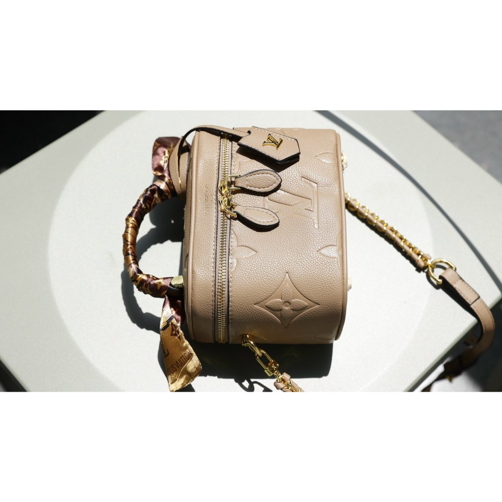 TÚI LV VANITY SZ19 DA BÒ