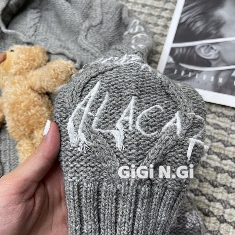 Áo khoác len Gấu Thỏ chữ thêu