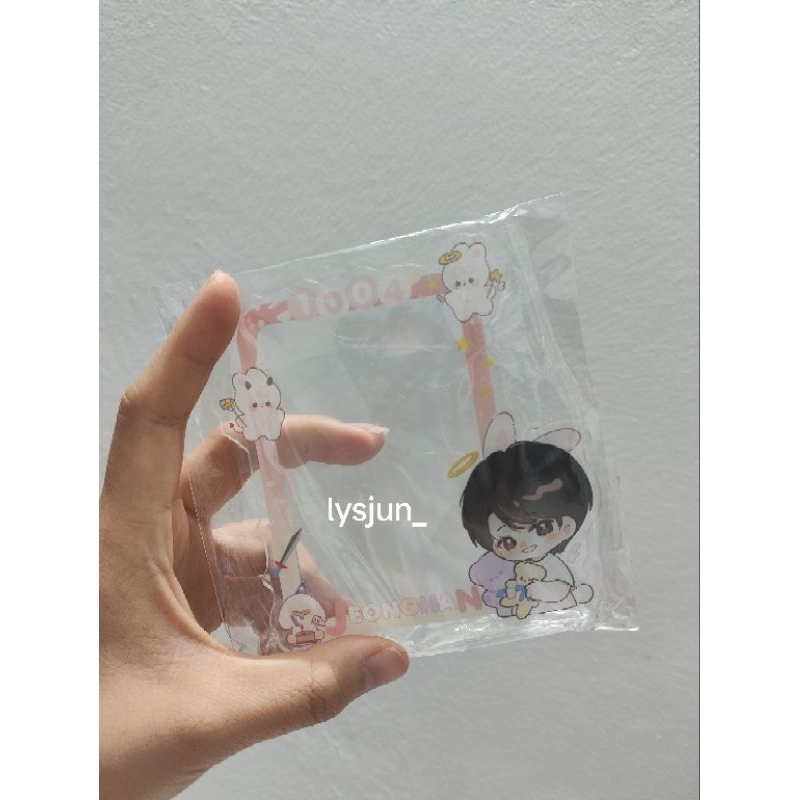 STANDEE HOLDER ĐỰNG CARD & KEYRING MÓC KHOÁ TREO