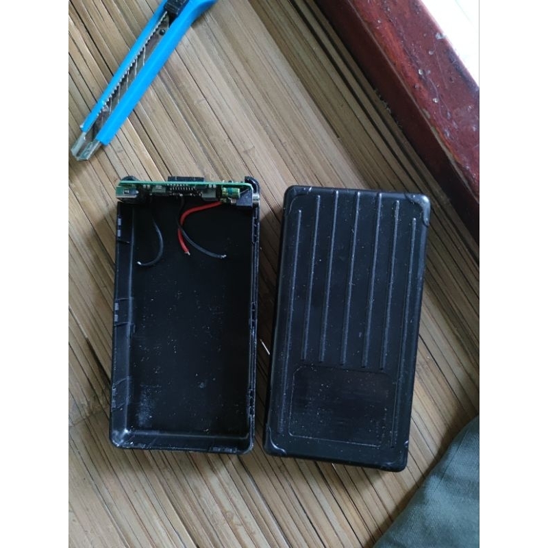 Bộ vỏ và mạch áo điều hòa 8.4v zin cũ còn hoạt động bình thường