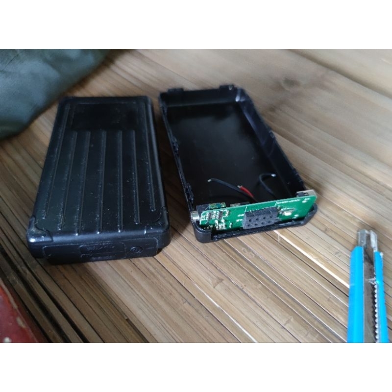 Bộ vỏ và mạch áo điều hòa 8.4v zin cũ còn hoạt động bình thường