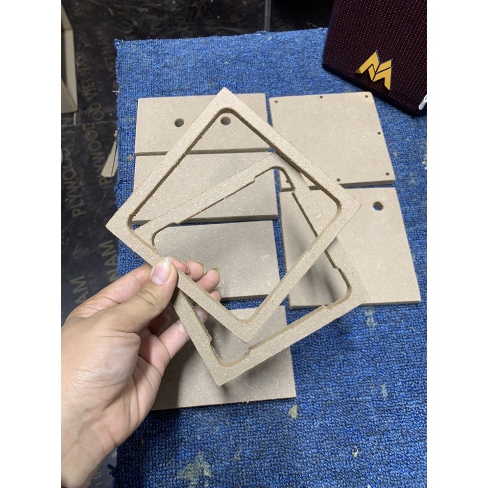 Box loa bluetooth mini vuông kích thước 14.5 x 14.5 x 7cm cho anh em thích độ loa DIY