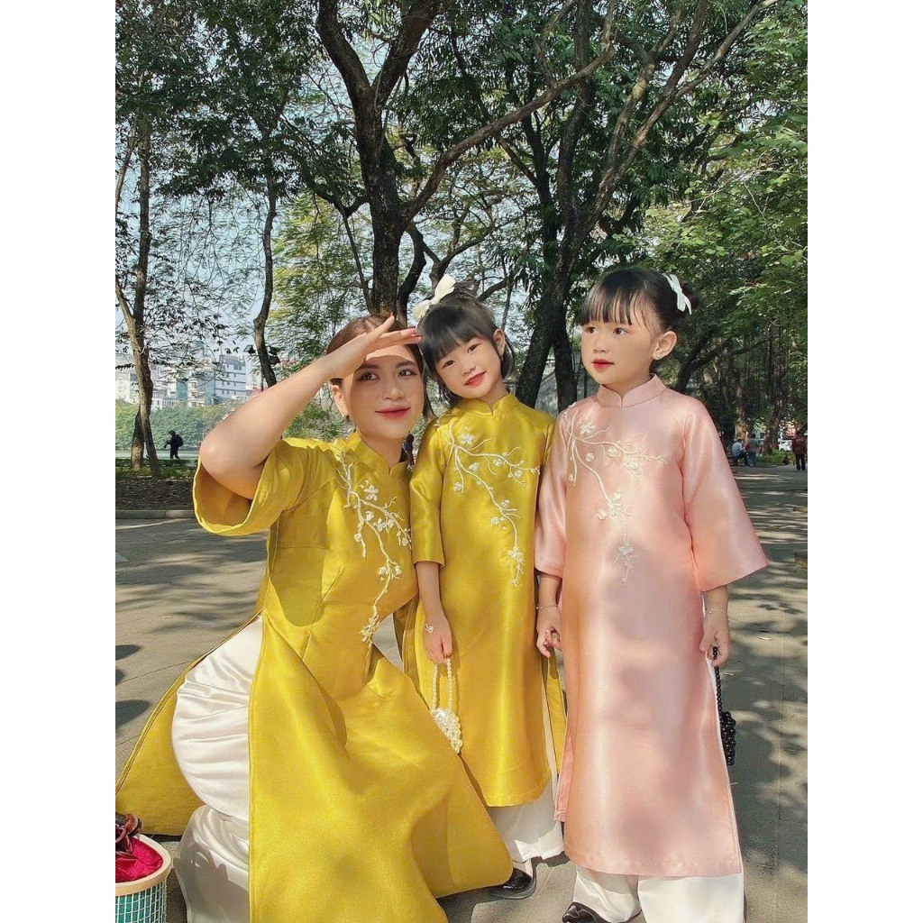 Áo Dài Thêu Hoa Bé Gái
