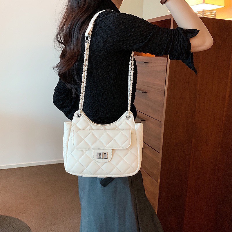 Túi xách nữ túi đeo chéo túi đeo vai trần trám khóa xoay có túi nhỏ