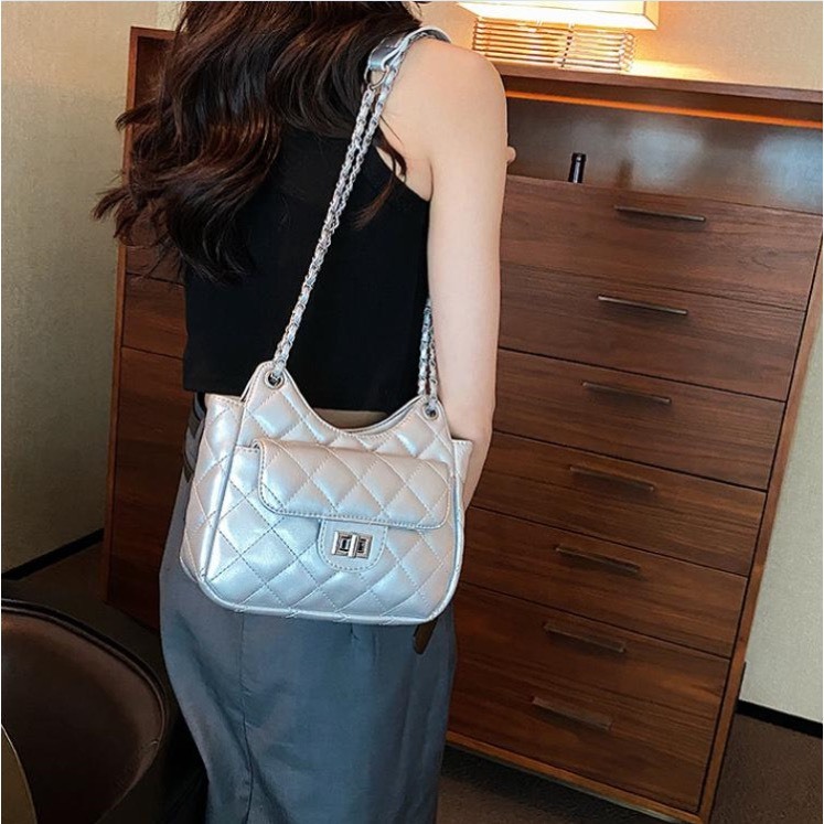 Túi xách nữ túi đeo chéo túi đeo vai trần trám khóa xoay có túi nhỏ