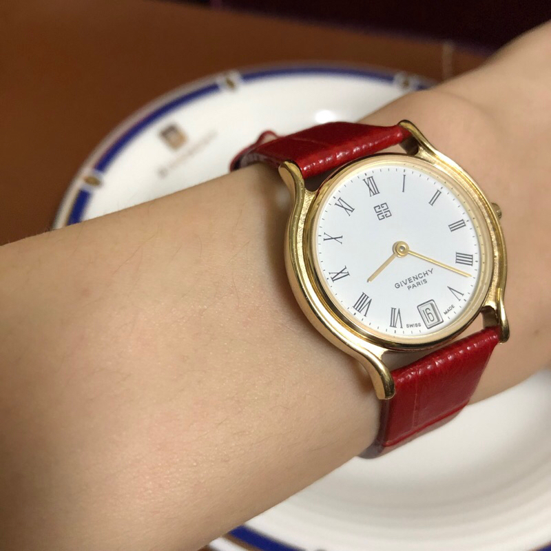 Đồng hồ nữ thương hiệu Givenchy Paris Swiss Made.