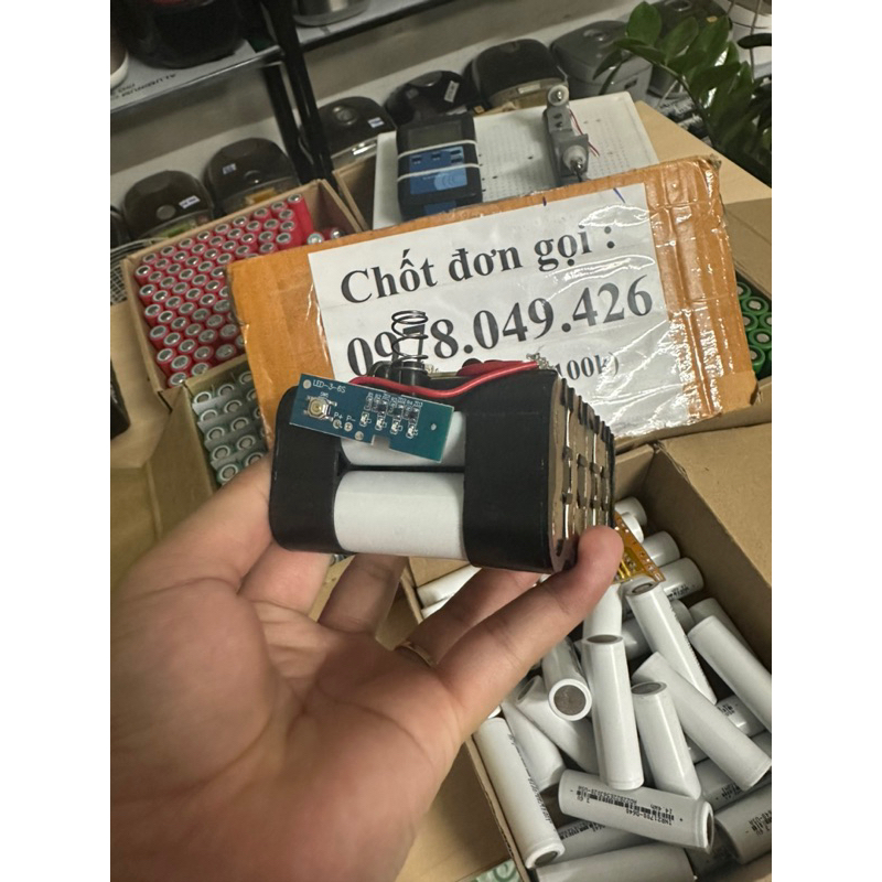 Pin makita chân phổ thông cell 21700 xả 80a