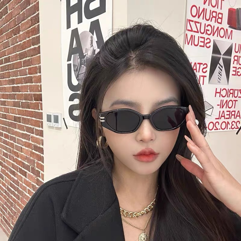 Kr02 Kính râm nam nữ Jennie 2 màu đen trắng