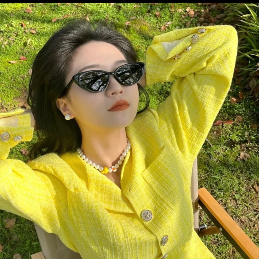 Kr05 kính mắt mèo bầu đen trắng