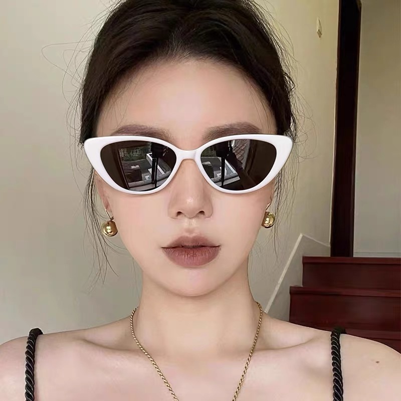 Kr05 kính mắt mèo bầu đen trắng
