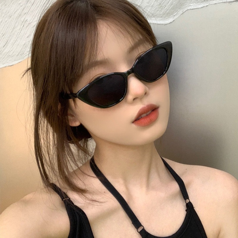 Kr05 kính mắt mèo bầu đen trắng