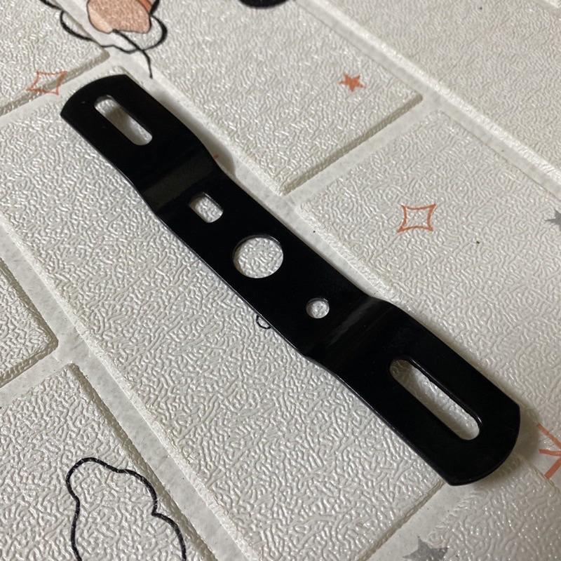 Pát biển số, bảng tên các dòng xe