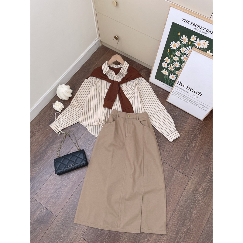 SÉT CHÂN VÁY KAKI ÁO SMI SỌC PHỐI CHOÀNG GÂN