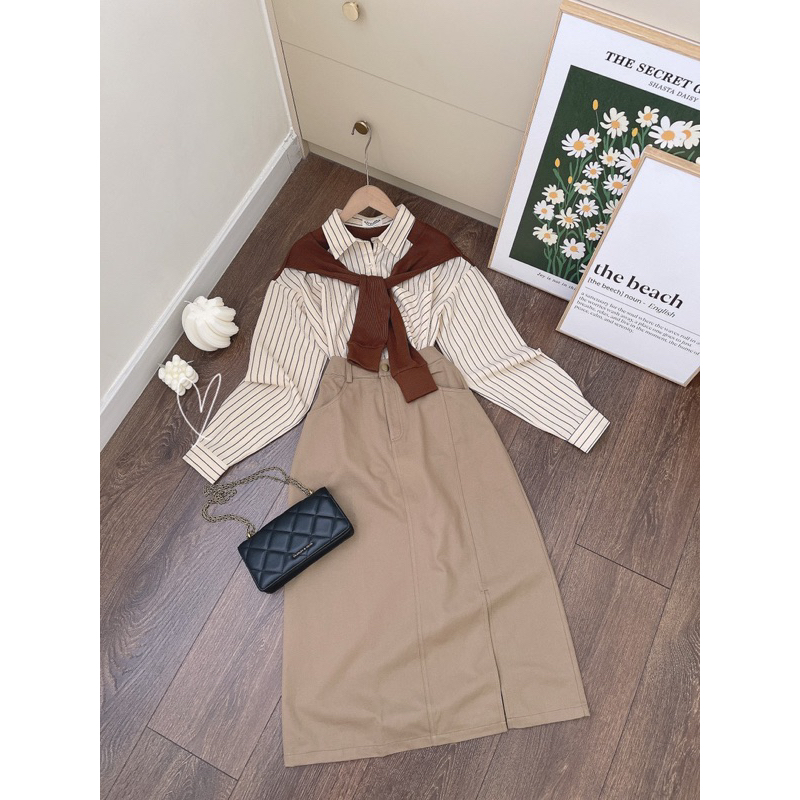 SÉT CHÂN VÁY KAKI ÁO SMI SỌC PHỐI CHOÀNG GÂN