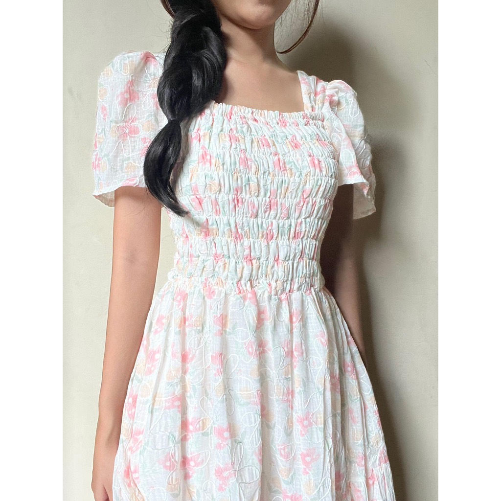 Váy thêu hoa dáng dài