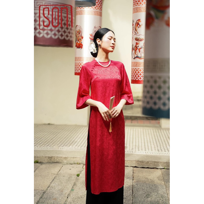 Áo dài gấm suông