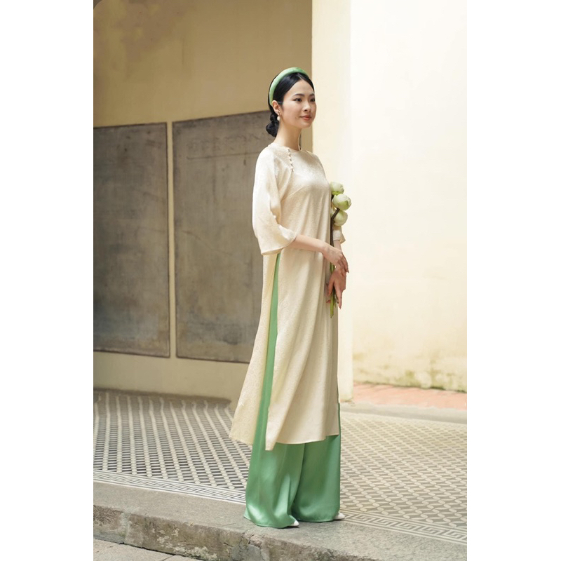 Áo dài gấm suông