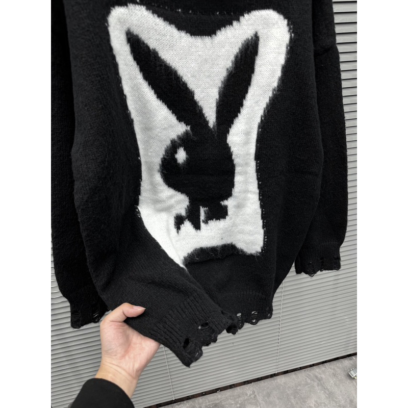 Áo len hoạ tiết thỏ play đơn giản,áo len nam nữ basic thỏ play đen