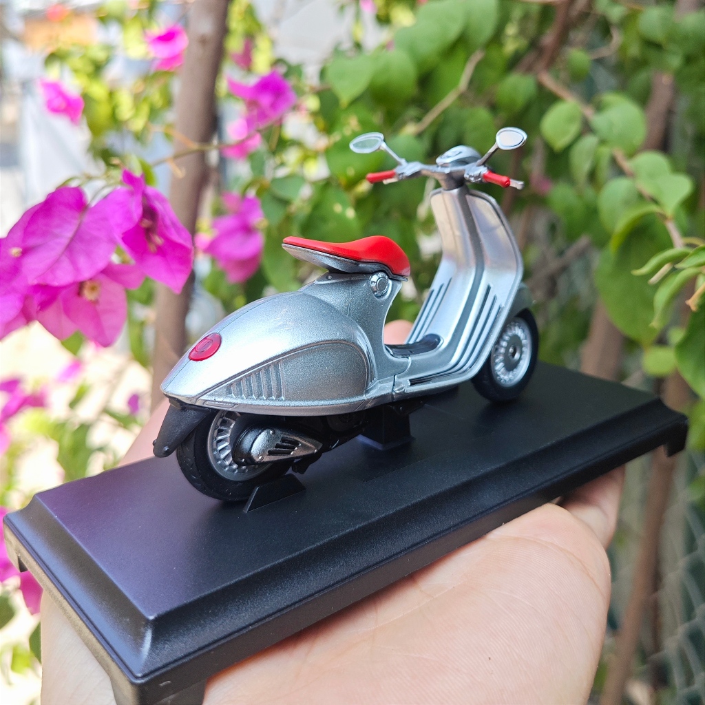 Mô hình xe trưng bày xe máy Vespa 946 tỉ lệ 1:18 hãng Maisto