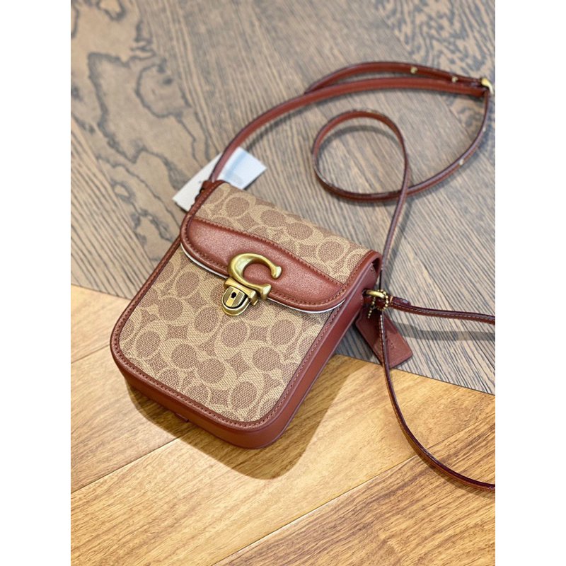 Túi đeo chéo Coach Tall Studio dáng phone