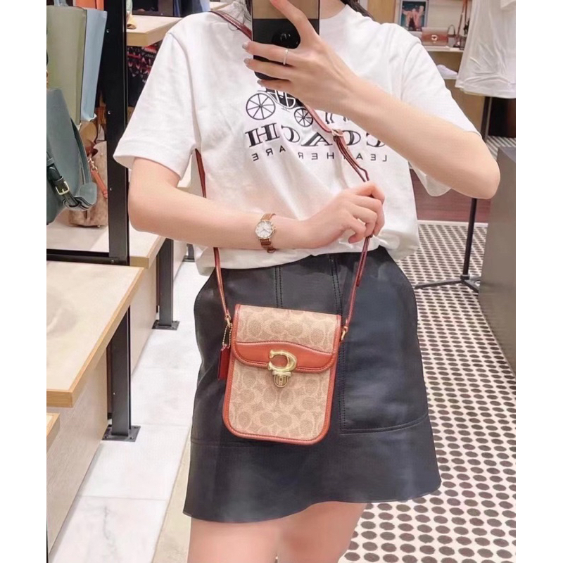 Túi đeo chéo Coach Tall Studio dáng phone